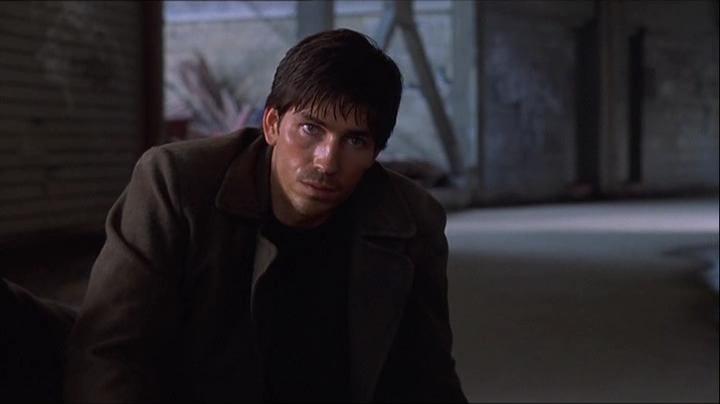 Кадр из фильма Глаза ангела / Angel Eyes (2001)