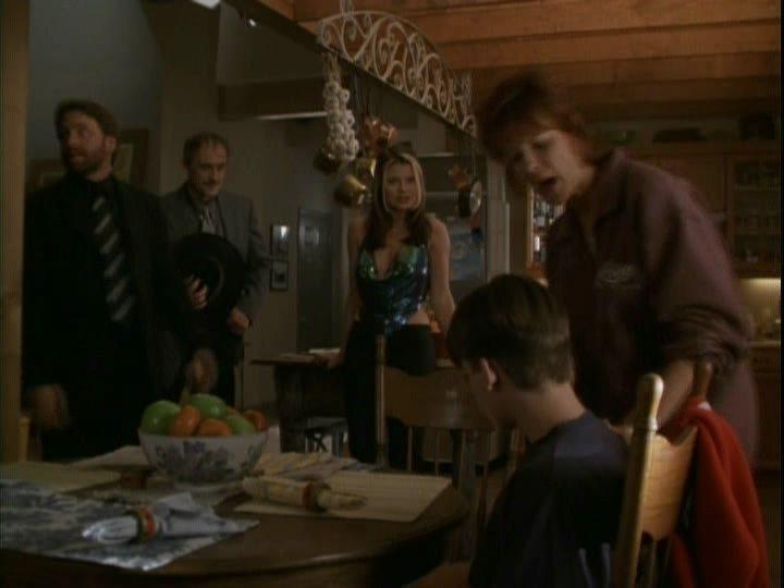Кадр из фильма Это пришло с небес / It Came from the Sky (1999)