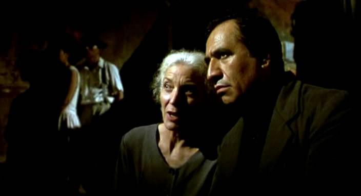 Кадр из фильма Полковнику никто не пишет / El coronel no tiene quien le escriba (1999)