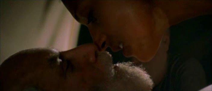 Кадр из фильма Старик, читавший любовные романы / The Old Man Who Read Love Stories (2001)