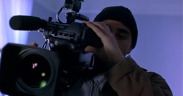 Кадр из фильма Оператор смерти / Stringer (1999)