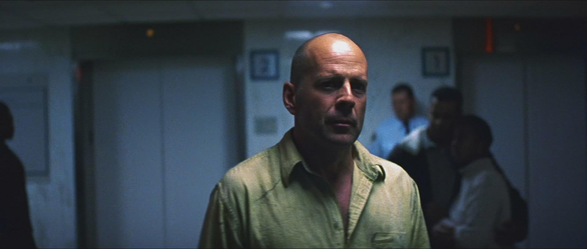 Кадр из фильма Неуязвимый / Unbreakable (2000)