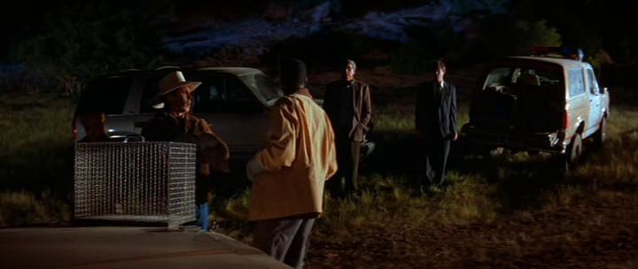 Кадр из фильма Летучие мыши / Bats (1999)