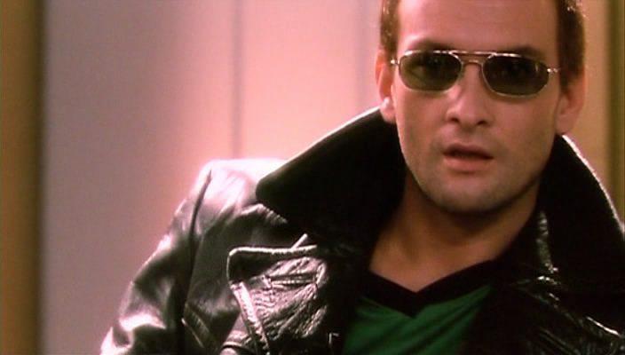Кадр из фильма Глазами убийцы / Shades (1999)