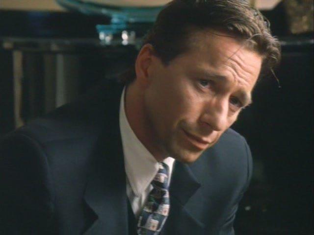 Кадр из фильма В сетях коррупции / Paper Bullets (2000)