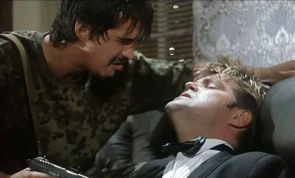 Кадр из фильма Лима: Сорвавшиеся с цепи / Lima: Breaking the Silence (1999)