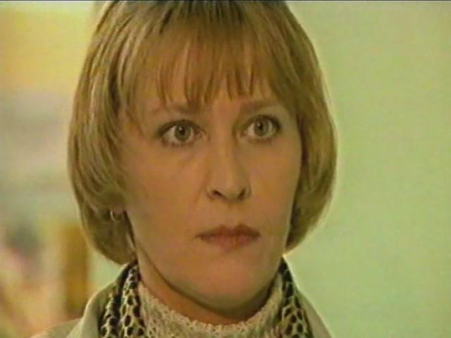 Кадр из фильма Я вам больше не верю (2000)