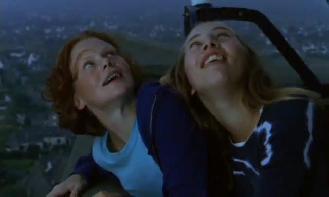 Кадр из фильма Девушки не умеют плавать / Les filles ne savent pas nager (2000)