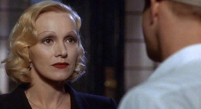 Кадр из фильма Голубой ангел (Марлен) / Marlene (2000)