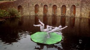 Кадры из фильма Цирк дю Солей: Большое путешествие / Cirque du Soleil: Journey of Man (2000)