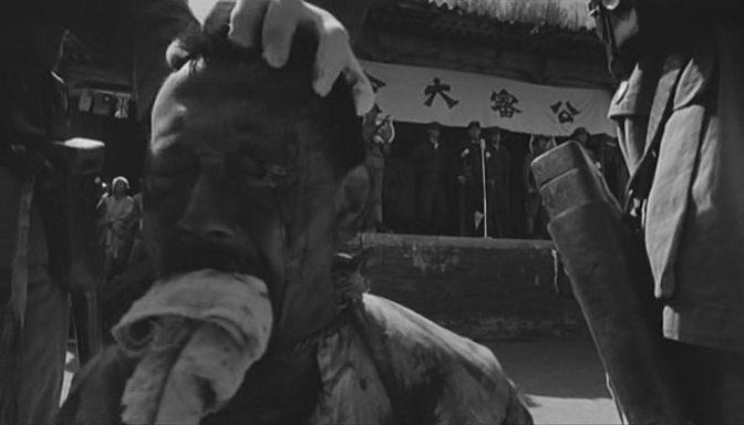 Кадр из фильма Дьяволы у порога / Guizi lai le (2000)