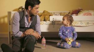 Кадры из фильма Дедушка поневоле / Grandfathered (2015)