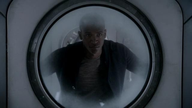 Кадр из фильма За пределами / Extant (2014)