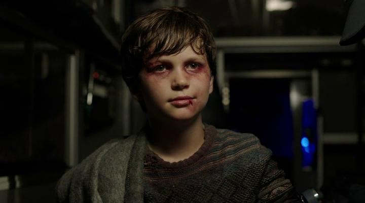 Кадр из фильма Изгой / Outcast (2016)