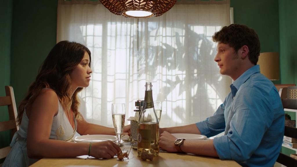 Кадр из фильма Девственница Джейн / Jane the Virgin (2014)