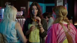 Кадры из фильма Бездельницы / Drifters (2013)