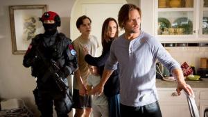 Кадры из фильма Колония / Colony (2016)
