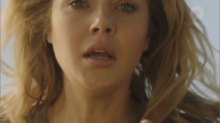 Кадр из фильма Не та девушка / The wrong girl (2016)