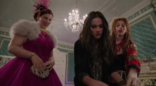 Кадр из фильма Члены королевской семьи / The Royals (2015)