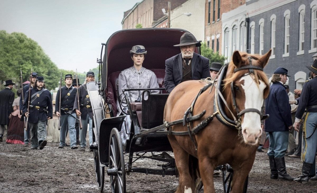 Кадр из фильма Улица милосердия / Mercy Street (2016)