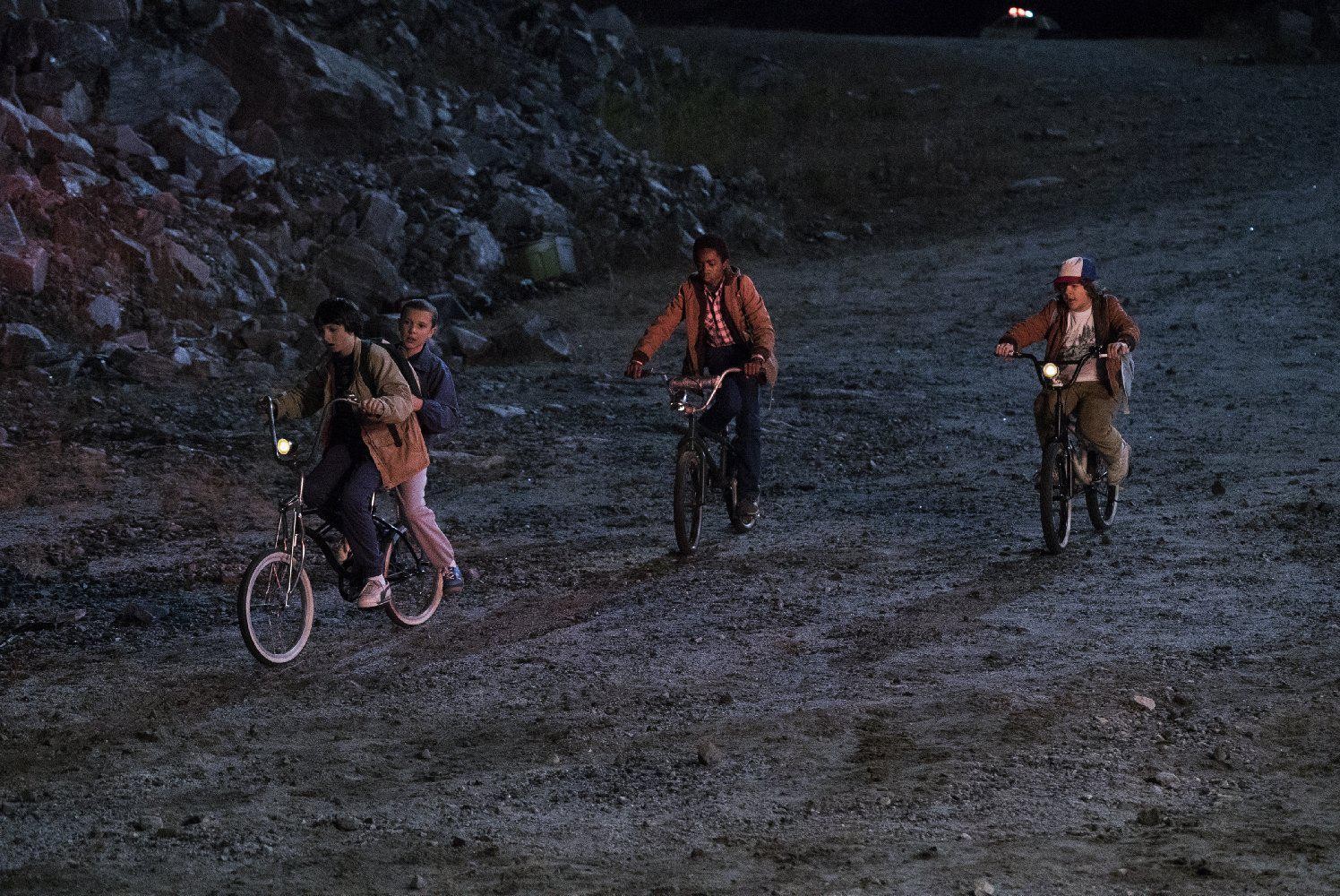 Кадр из фильма Очень странные дела / Stranger Things (2016)