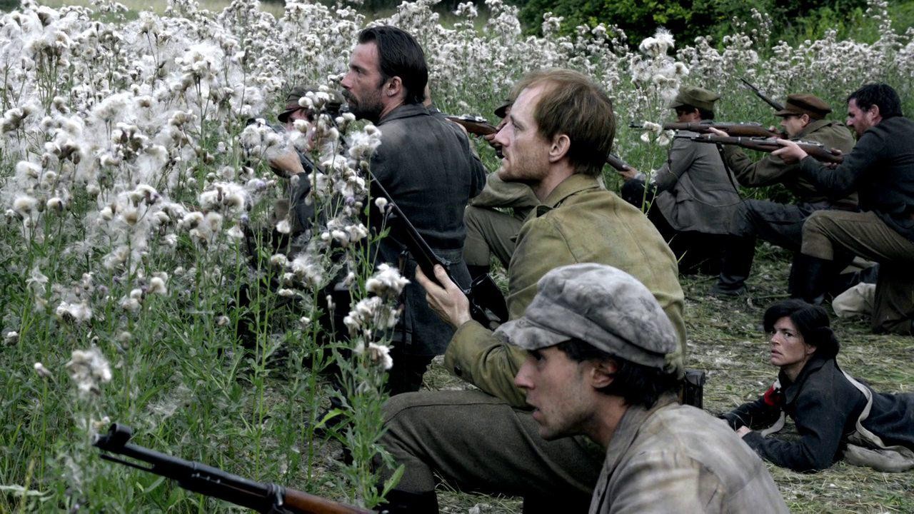 Кадр из фильма Наши матери, наши отцы / Unsere Mütter, unsere Väter (2013)