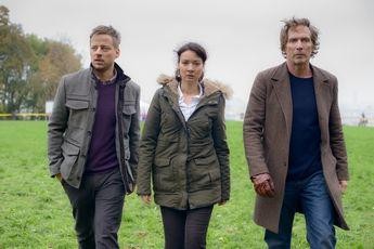 Кадр из фильма Пересекая черту / Crossing Lines (2013)