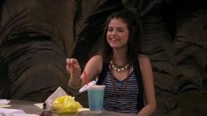 Кадры из фильма Волшебники из Вэйверли Плэйс / Wizards of Waverly Place (2009)