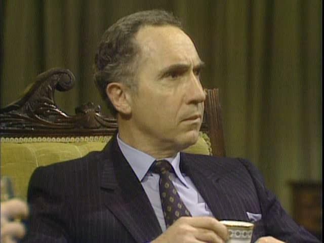 Кадр из фильма Да, господин министр / Yes Minister (1980)