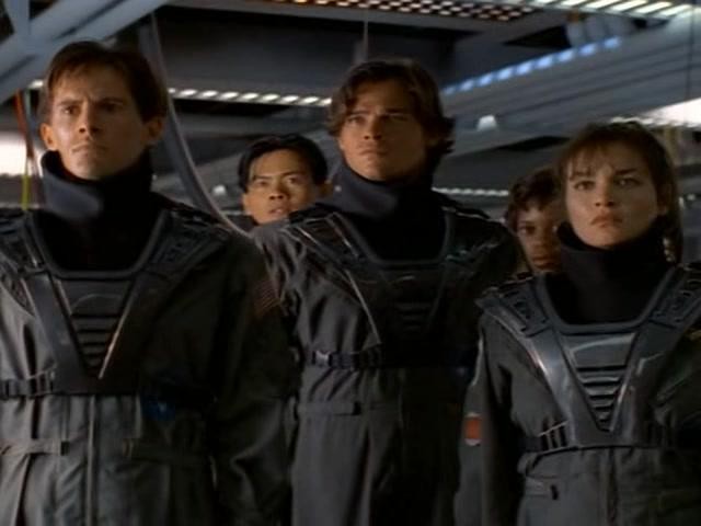 Кадр из фильма Космос: Далекие уголки / Space: Above and Beyond (1995)