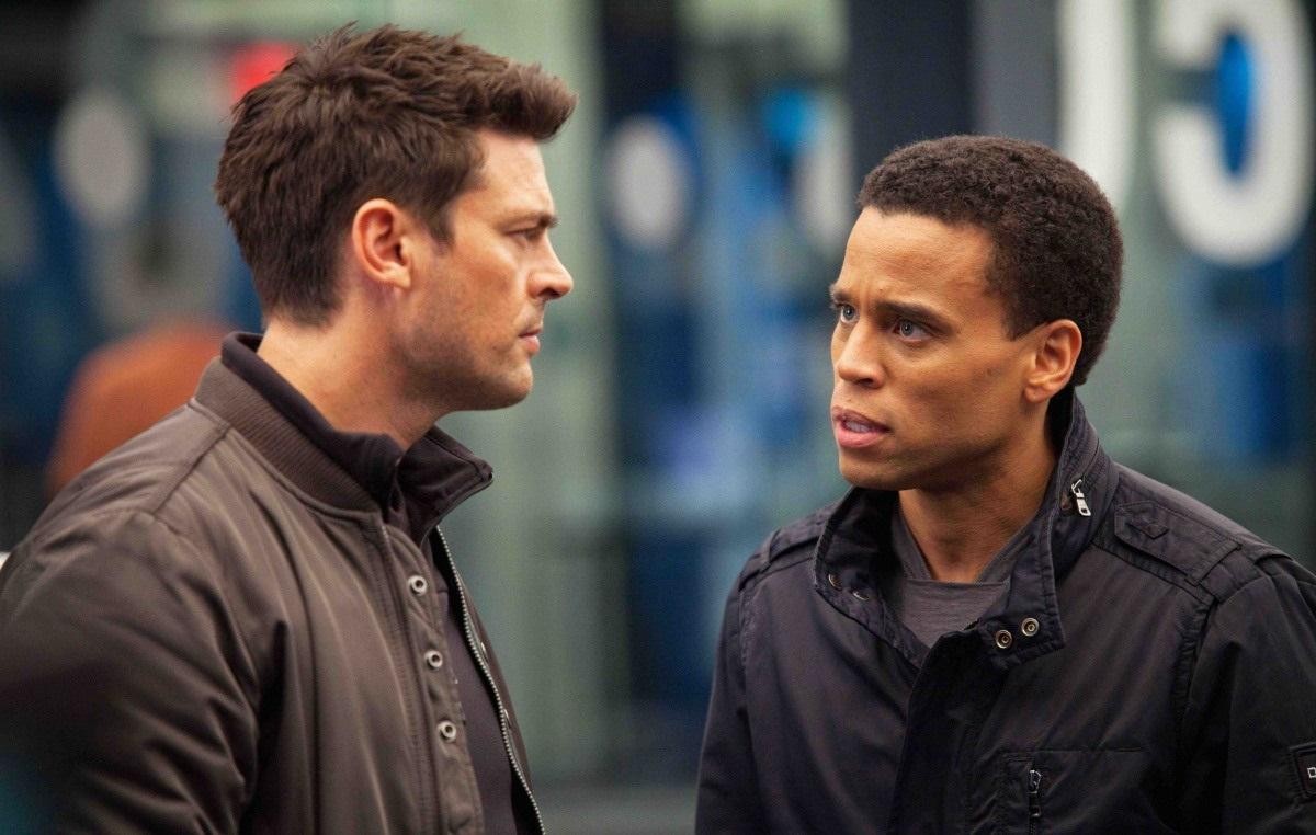 Кадр из фильма Почти человек / Almost Human (2013)