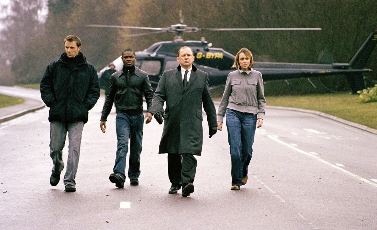 Кадр из фильма Призраки / Spooks (2002)