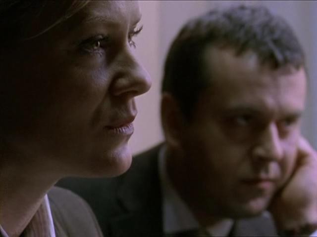 Кадр из фильма Тугая струна / Wire in the Blood (2002)