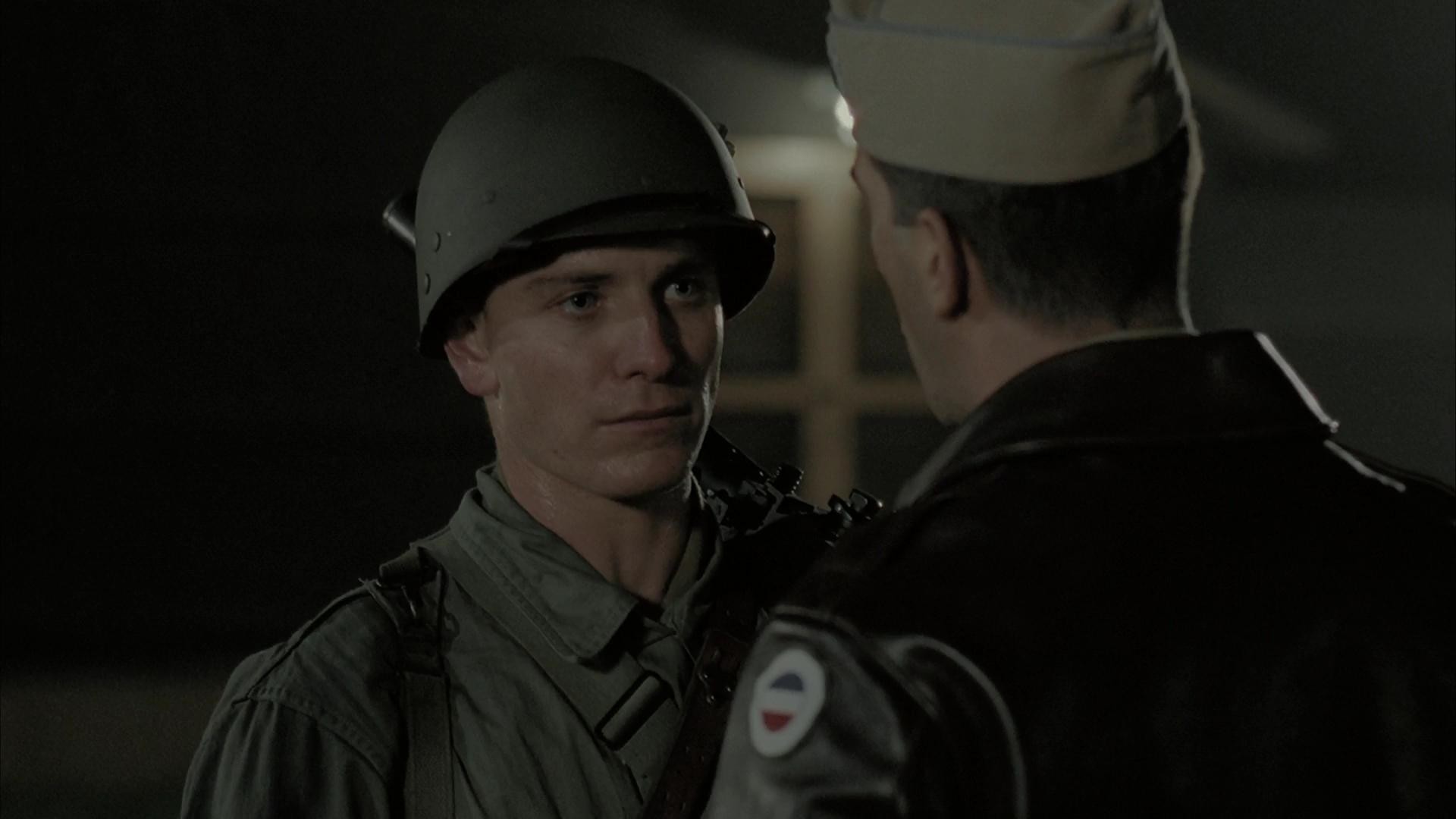 Кадр из фильма Братья по оружию / Band of Brothers (2001)