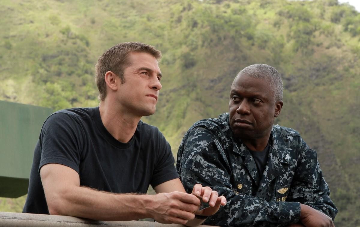 Кадр из фильма Отчаянные меры / Last Resort (2012)