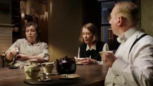 Кадры из фильма Вверх и вниз по лестнице / Upstairs Downstairs (2010)