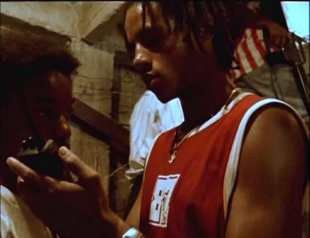 Кадр из фильма Город мужчин / Cidade dos Homens (2002)