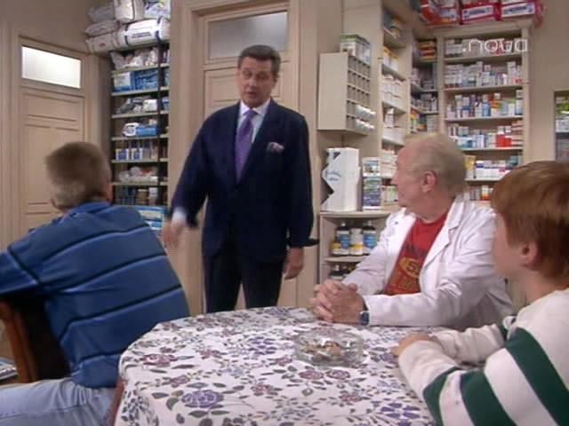 Кадр из фильма Дежурная аптека / Farmacia de guardia (1991)