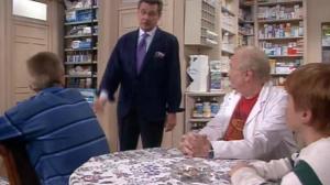 Кадры из фильма Дежурная аптека / Farmacia de guardia (1991)