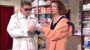 Кадры из фильма Дежурная аптека / Farmacia de guardia (1991)