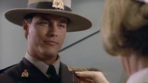 Кадры из фильма Строго на юг / Due South (1994)