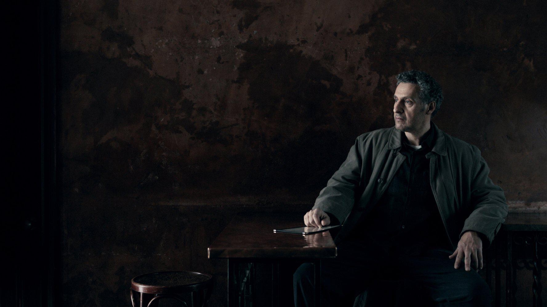 Кадр из фильма Однажды ночью / The Night Of (2016)