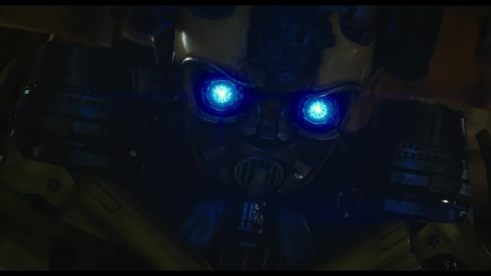 Кадр из фильма Бамблби / Bumblebee (2018)