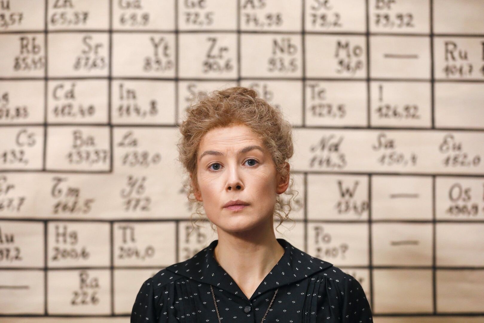 Кадр из фильма Опасный элемент / Radioactive (2019)