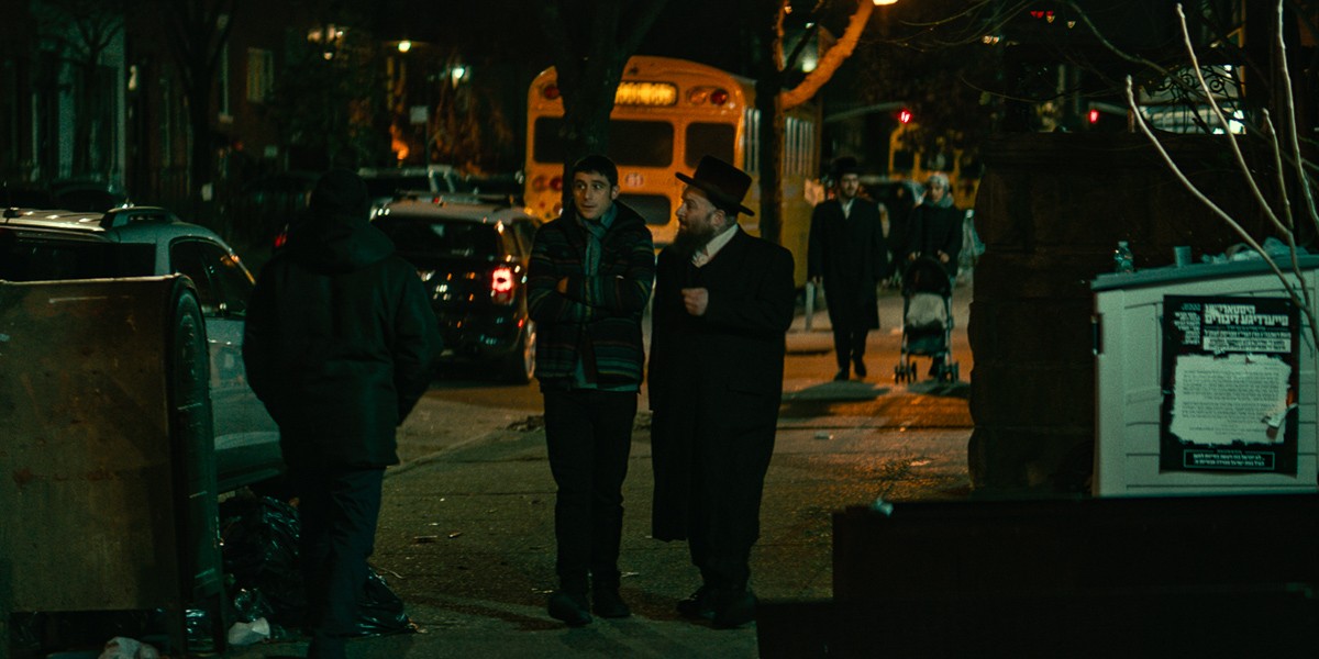 Кадр из фильма Диббук / The Vigil (2019)
