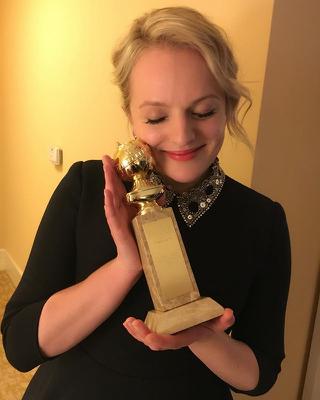 Лучшая актриса сериала драмы: Элизабет Мосс (&laquo;Рассказ служанки&raquo;)