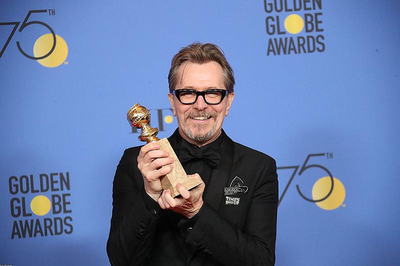 Лучший режиссер: Гильермо дель Торо (&laquo;Форма воды&raquo;)<h4>Лучший актер драмы: Гэри Олдман (&laquo;Темные времена&raquo;)